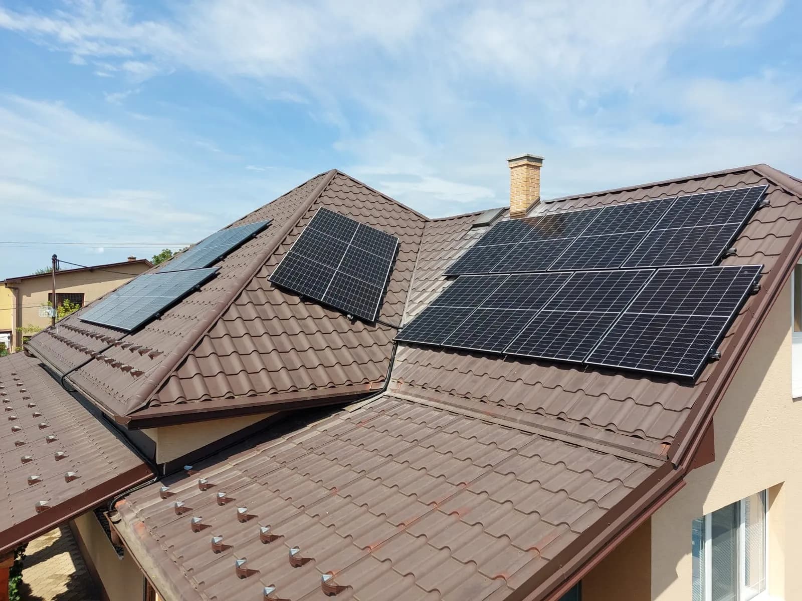 Umiestnenie panelov na streche rodinného domu